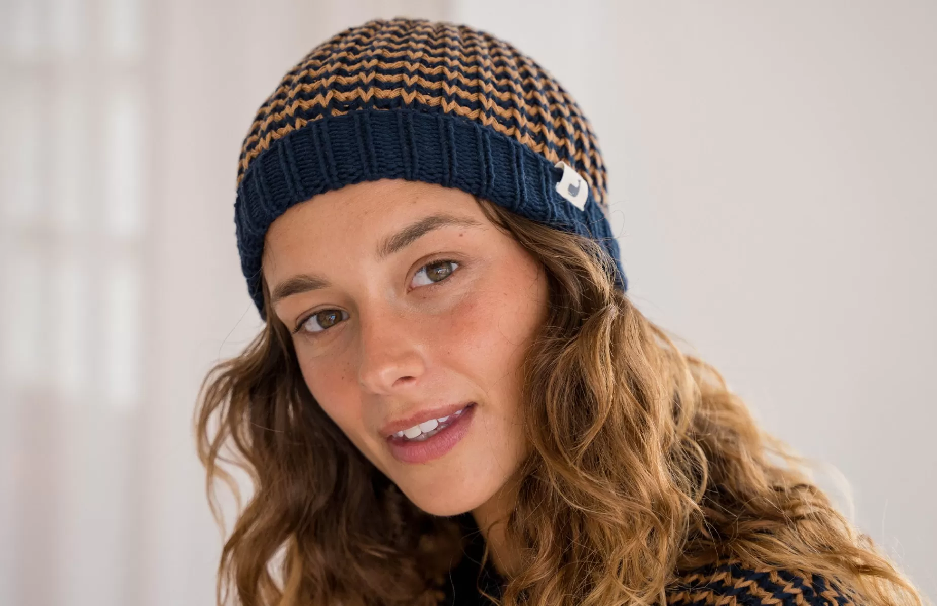 Kopfbedeckung*TWOTHIRDS Katiu Beanie Zweifarbiges Marineblau